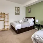 Apartmán 2br Family House Sleeps 8 Pets Welcome Leeds (West Yorkshire)