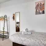 2br Family House Sleeps 8 Pets Welcome *