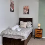 2br Family House Sleeps 8 Pets Welcome *