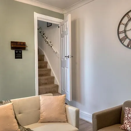 Cosy ,pets Welcome, Sleeps 8,parking Apartment