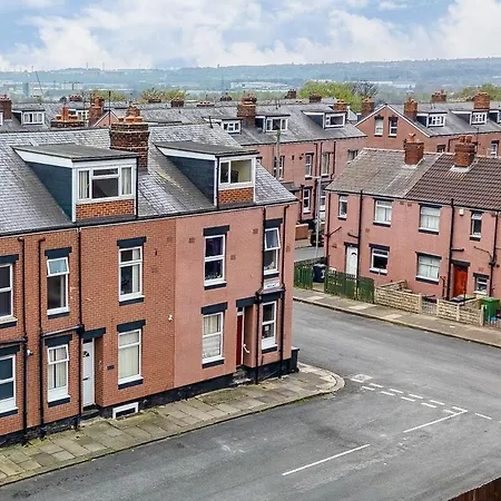 Modern 2Br Work-Friendly Stay Sleeps 8 Parking Included *