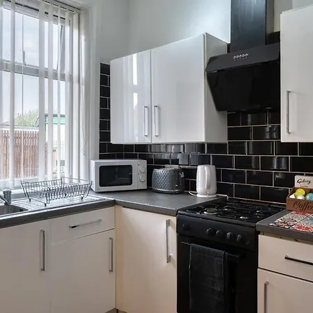 Cosy ,pets Welcome, Sleeps 8,parking Apartment