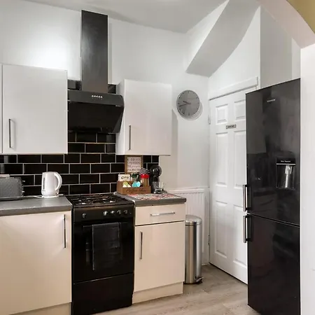Apartment Cosy ,pets Welcome, Sleeps 8,parking
