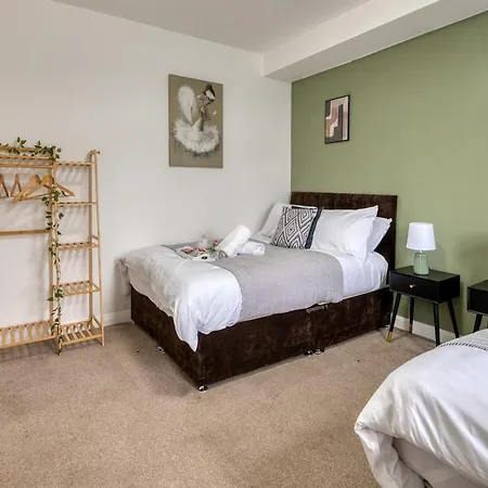 Modern 2Br Work-Friendly Stay Sleeps 8 Parking Included *