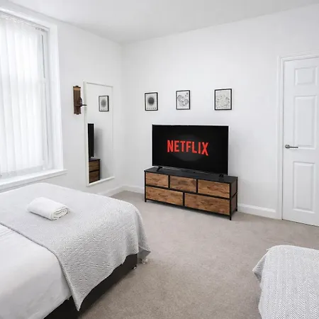 Spacious 2br Sleeps 8, Parking Apartment Leeds (West Yorkshire)