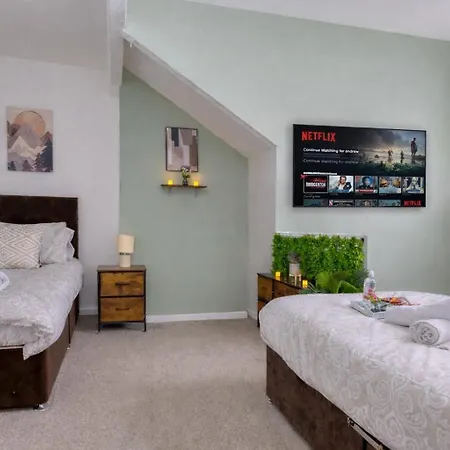 شقة Modern 2Br Work-Friendly Stay Sleeps 8 Parking Included *