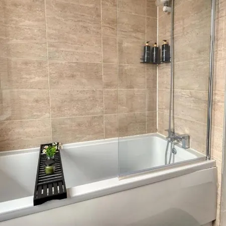 Modern 2Br Work-Friendly Stay Sleeps 8 Parking Included *