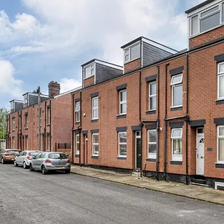 Spacious 2br Sleeps 8, Parking Apartment Leeds (West Yorkshire)