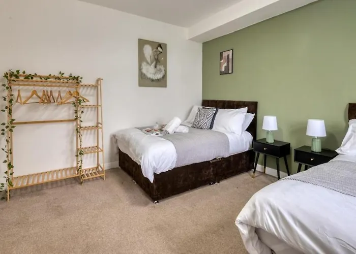 Apartment Modern 2br Work-friendly Sleeps 8 Parking Included Leeds (West Yorkshire)
