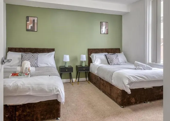 Modern 2br Work-friendly Sleeps 8 Parking Included * Leeds (West Yorkshire)