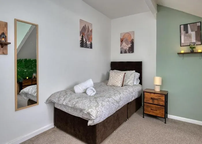 דירה Modern 2br Work-friendly Sleeps 8 Parking Included *