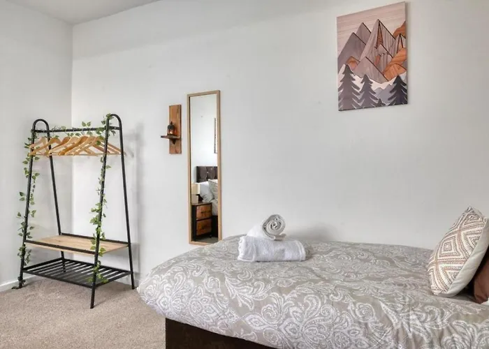 Modern 2br Work-friendly Sleeps 8 Parking Included *