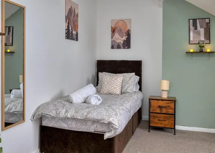 Modern 2br Work-friendly Sleeps 8 Parking Included *