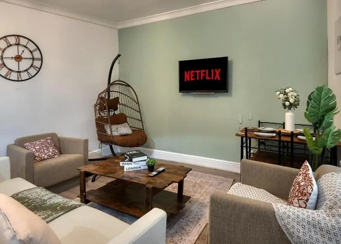 Modern 2br Work-friendly Sleeps 8 Parking Included * Leeds (West Yorkshire)