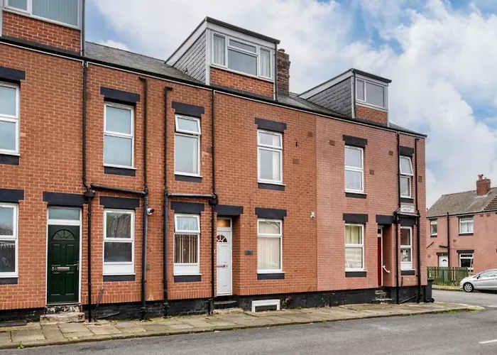 Modern 2br Work-friendly Sleeps 8 Parking Included Apartment