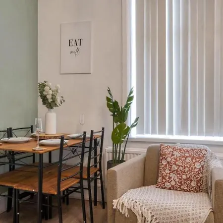 Modern 2br Work-friendly Sleeps 8 Parking Included Διαμέρισμα *