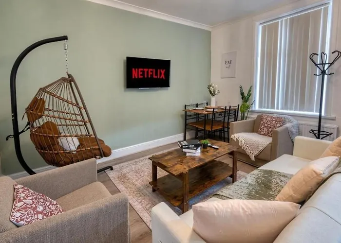 Modern 2br Work-friendly Sleeps 8 Parking Included Διαμέρισμα Λιντς