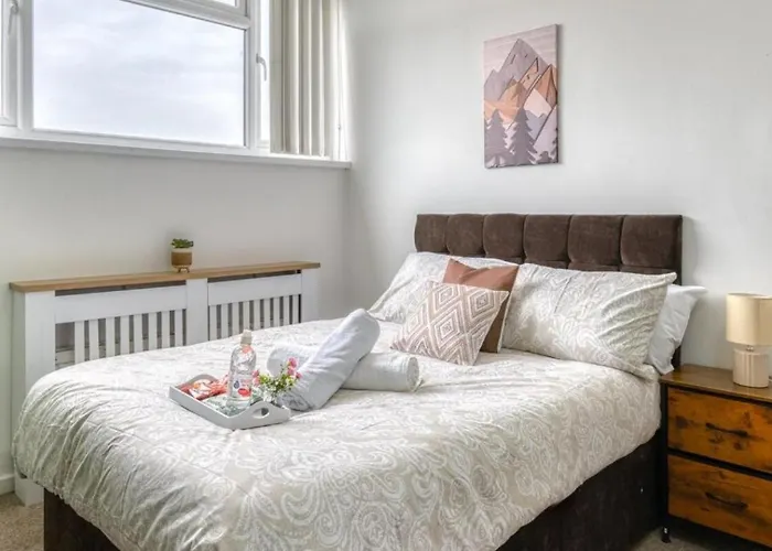 Διαμέρισμα Modern 2br Work-friendly Sleeps 8 Parking Included Λιντς