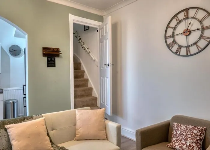 Διαμέρισμα Modern 2br Work-friendly Sleeps 8 Parking Included Λιντς