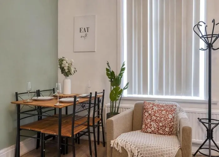 Modern 2br Work-friendly Sleeps 8 Parking Included Διαμέρισμα *